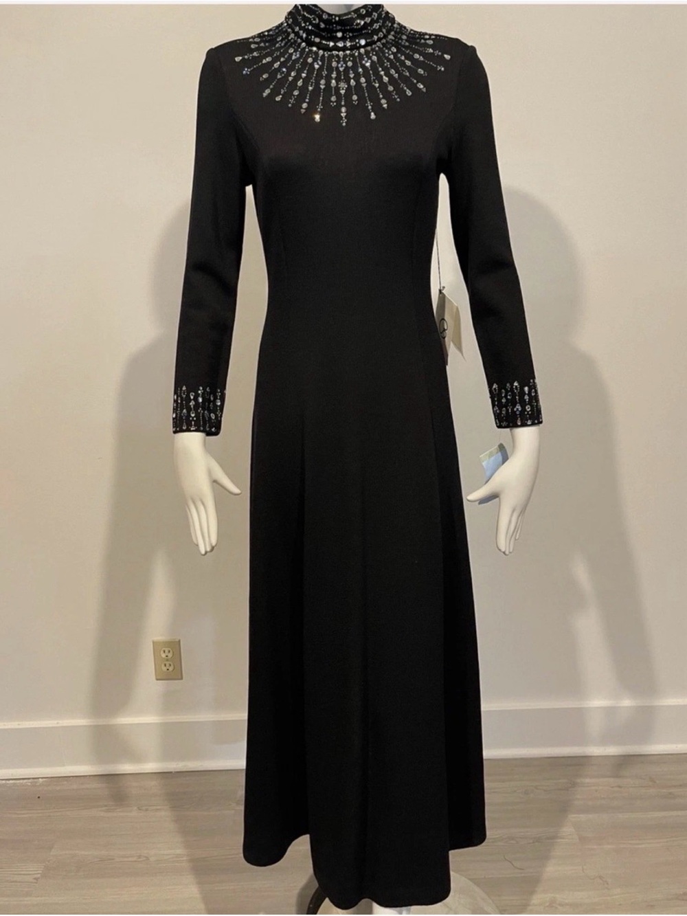 St. John Evening Size 6 Black Santana Knit gem applique Long Sleeve Gown